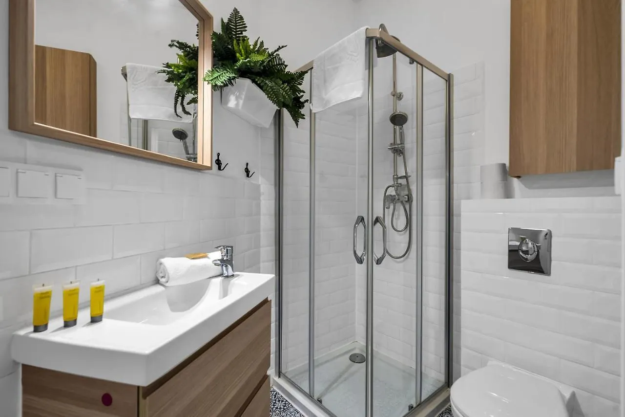 Spiralna 3-Bedroom Apartment Varşova