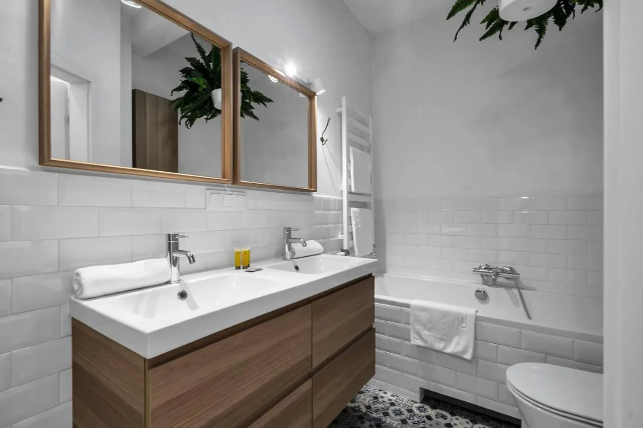 Spiralna 3-Bedroom Apartment Varşova